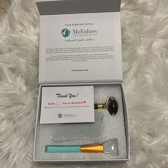 ⭐️movalues 3-IN-1 Jade Roller and Gua Sha Set⭐️ - Picture 4 of 5